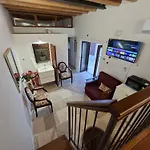 Appartamento Cecilia Traditional House-suites