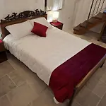 Cecilia Traditional House-suites *
