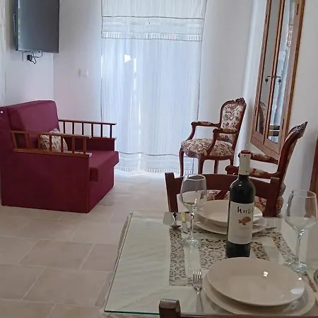 Διαμέρισμα Cecilia Traditional House-suites
