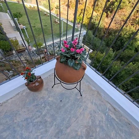 Cecilia Traditional House-suites Διαμέρισμα *