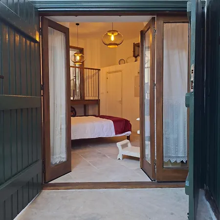 Διαμέρισμα Cecilia Traditional House-suites *