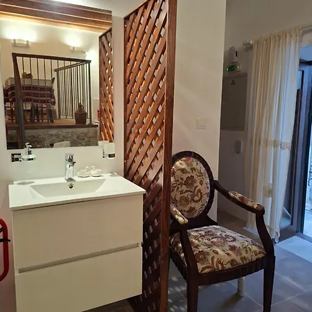 Cecilia Traditional House-suites * Καλοπαναγιώτης