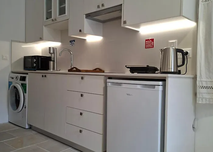 Cecilia Traditional House-suites * Kalopanagiotis