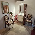 Cecilia Traditional House-suites Διαμέρισμα *