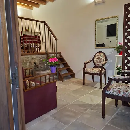 Cecilia Traditional House-suites Kalopanagiotis