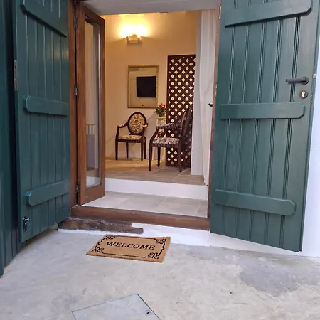 Cecilia Traditional House-suites