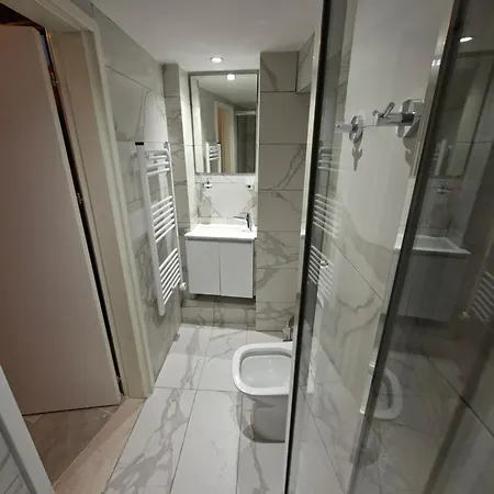 Cecilia Traditional House-suites