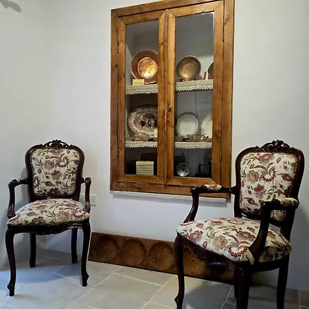 Cecilia Traditional House-suites *