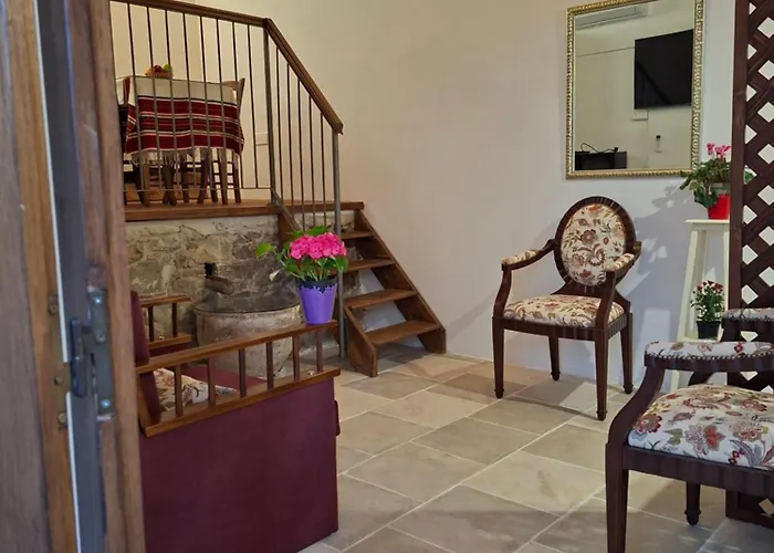 Cecilia Traditional House-suites Kalopanagiotis