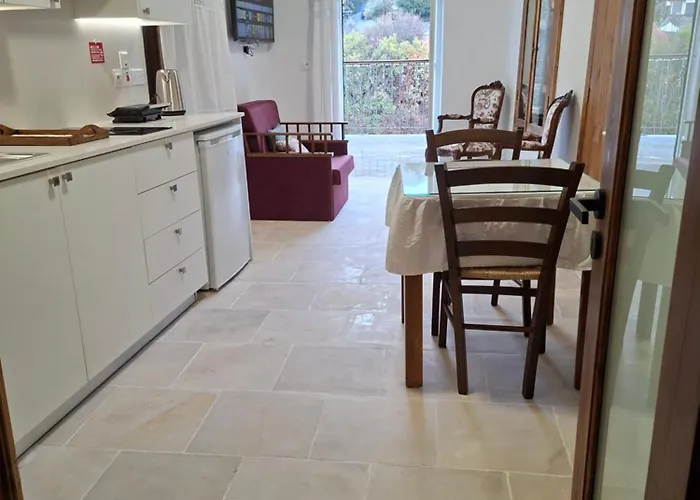 Cecilia Traditional House-suites * Kalopanajotis