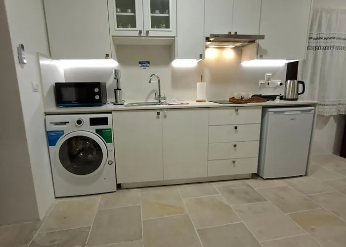 Cecilia Traditional House-suites Kalopanagiotis